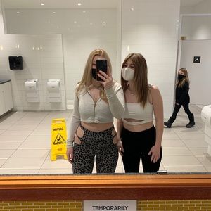 Meet your Posher, Emelia